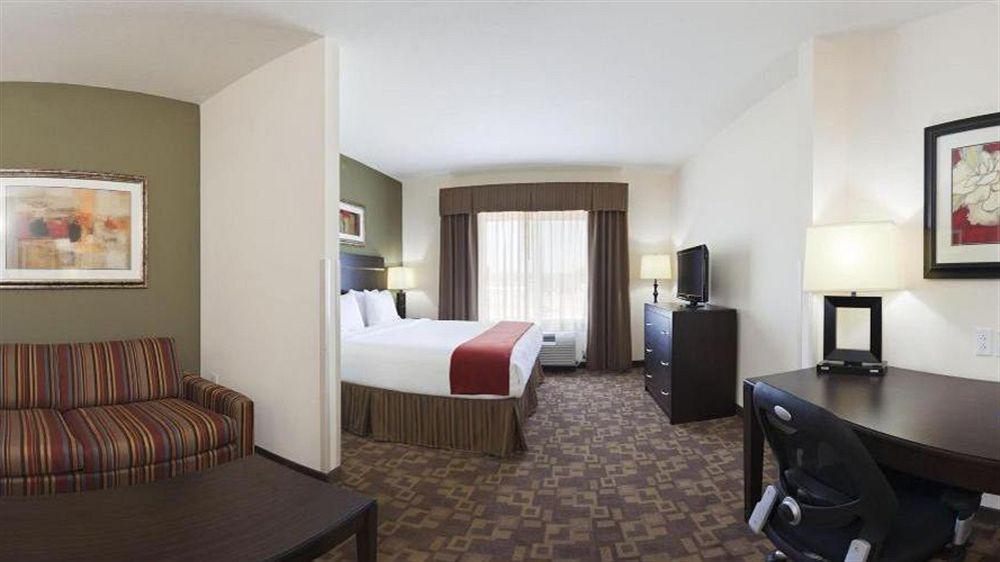 Holiday Inn Express & Suites North Топіка Екстер'єр фото