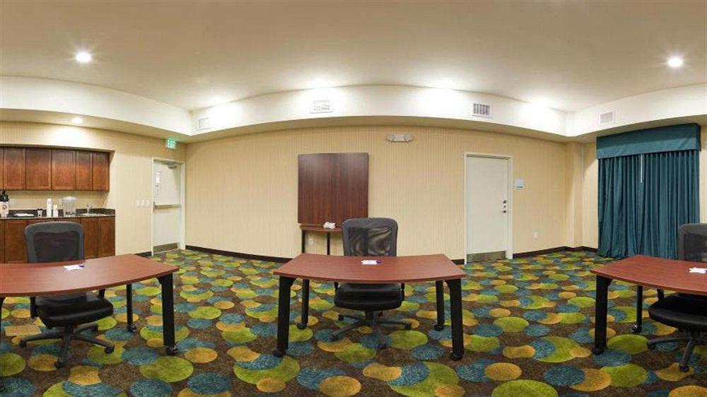 Holiday Inn Express & Suites North Топіка Екстер'єр фото