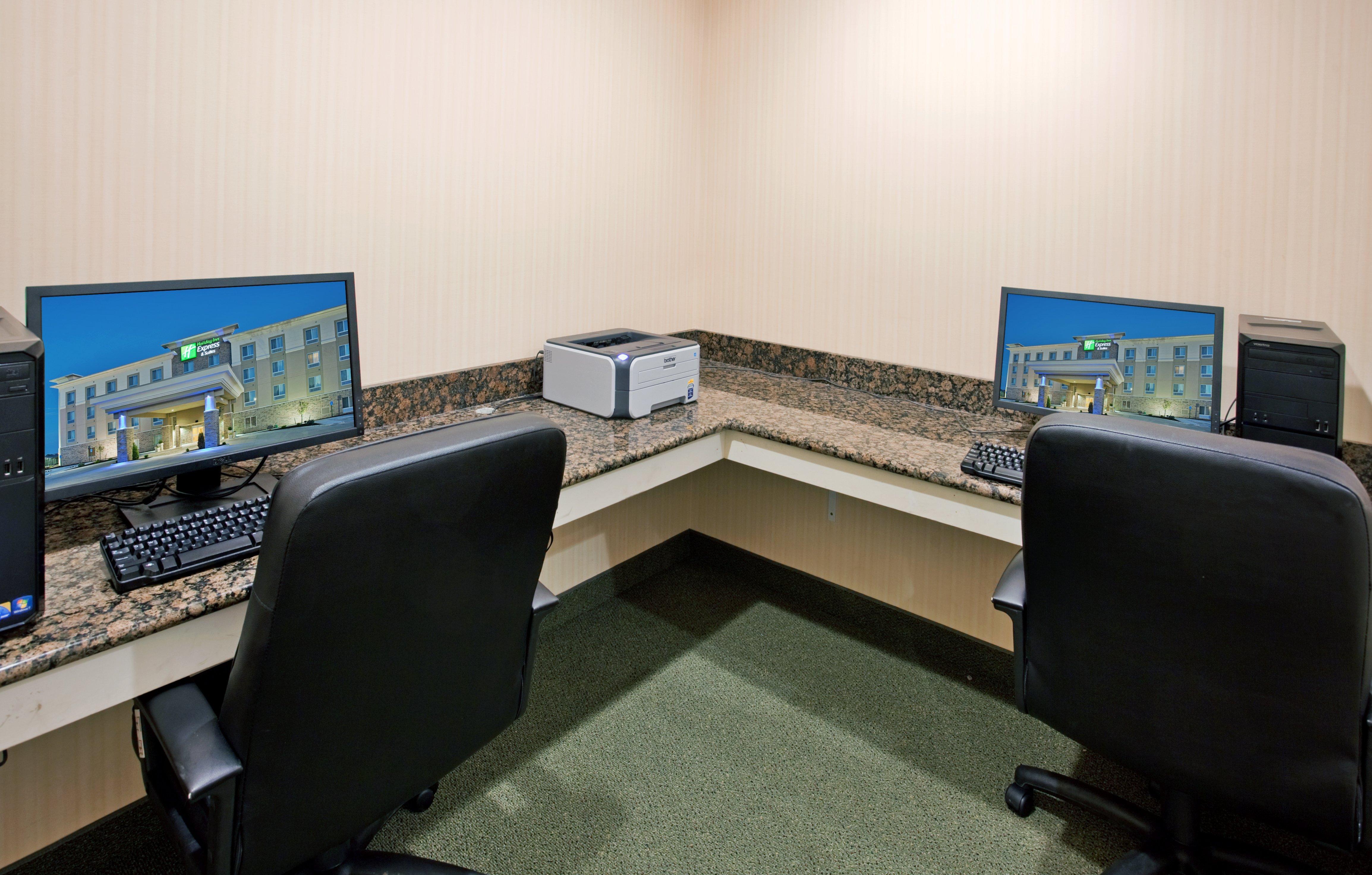 Holiday Inn Express & Suites North Топіка Зручності фото