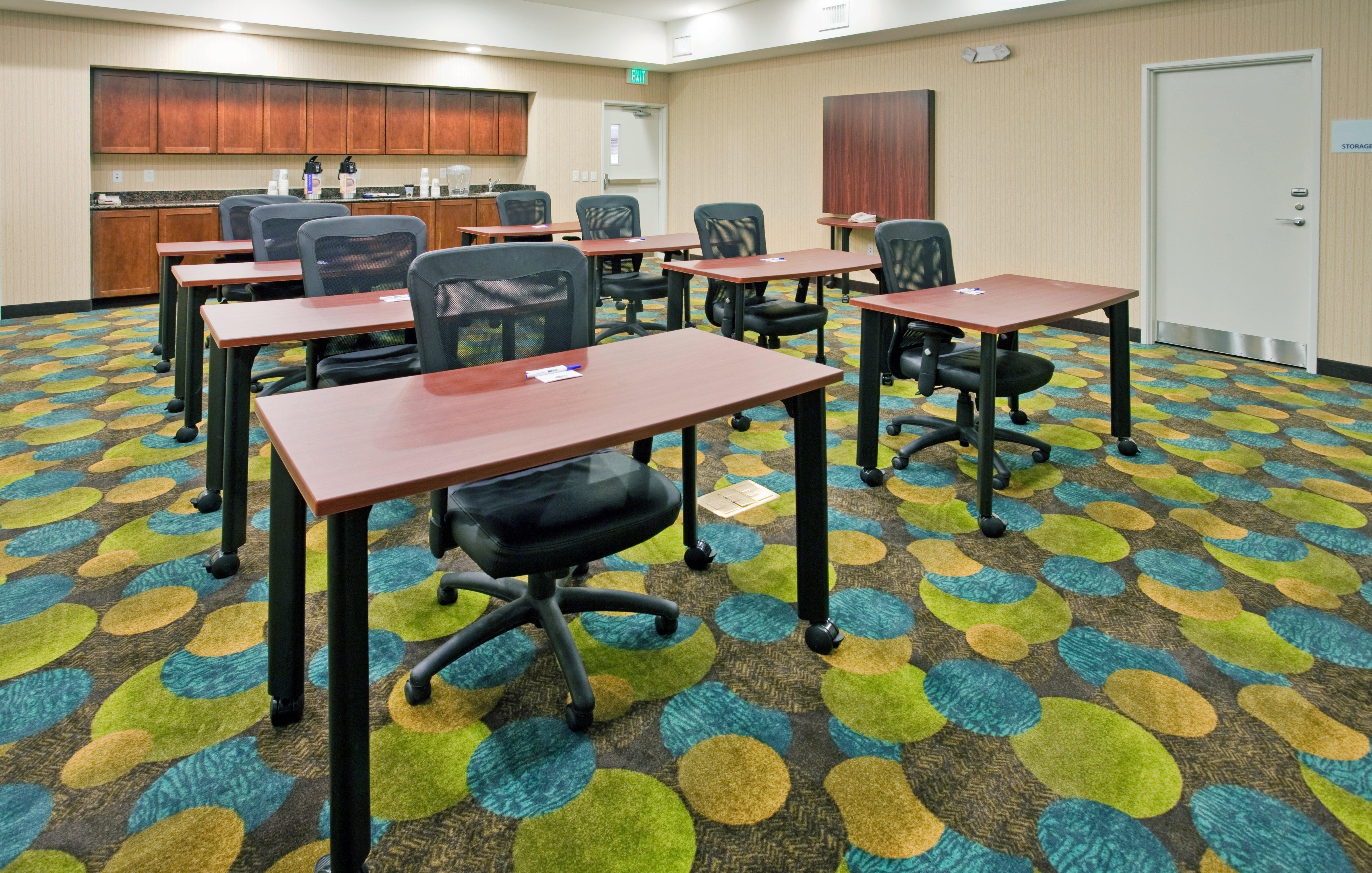 Holiday Inn Express & Suites North Топіка Екстер'єр фото