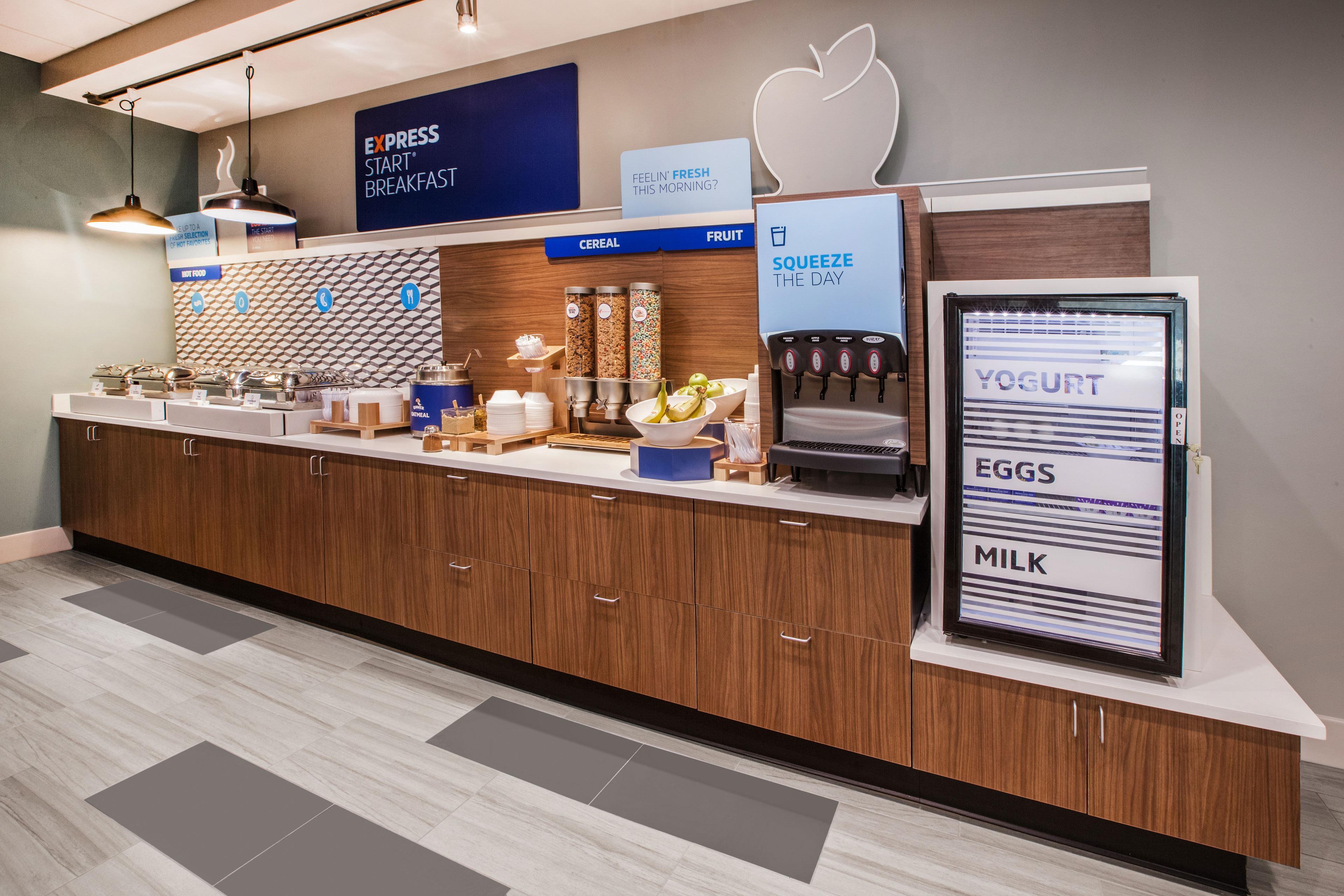 Holiday Inn Express & Suites North Топіка Екстер'єр фото