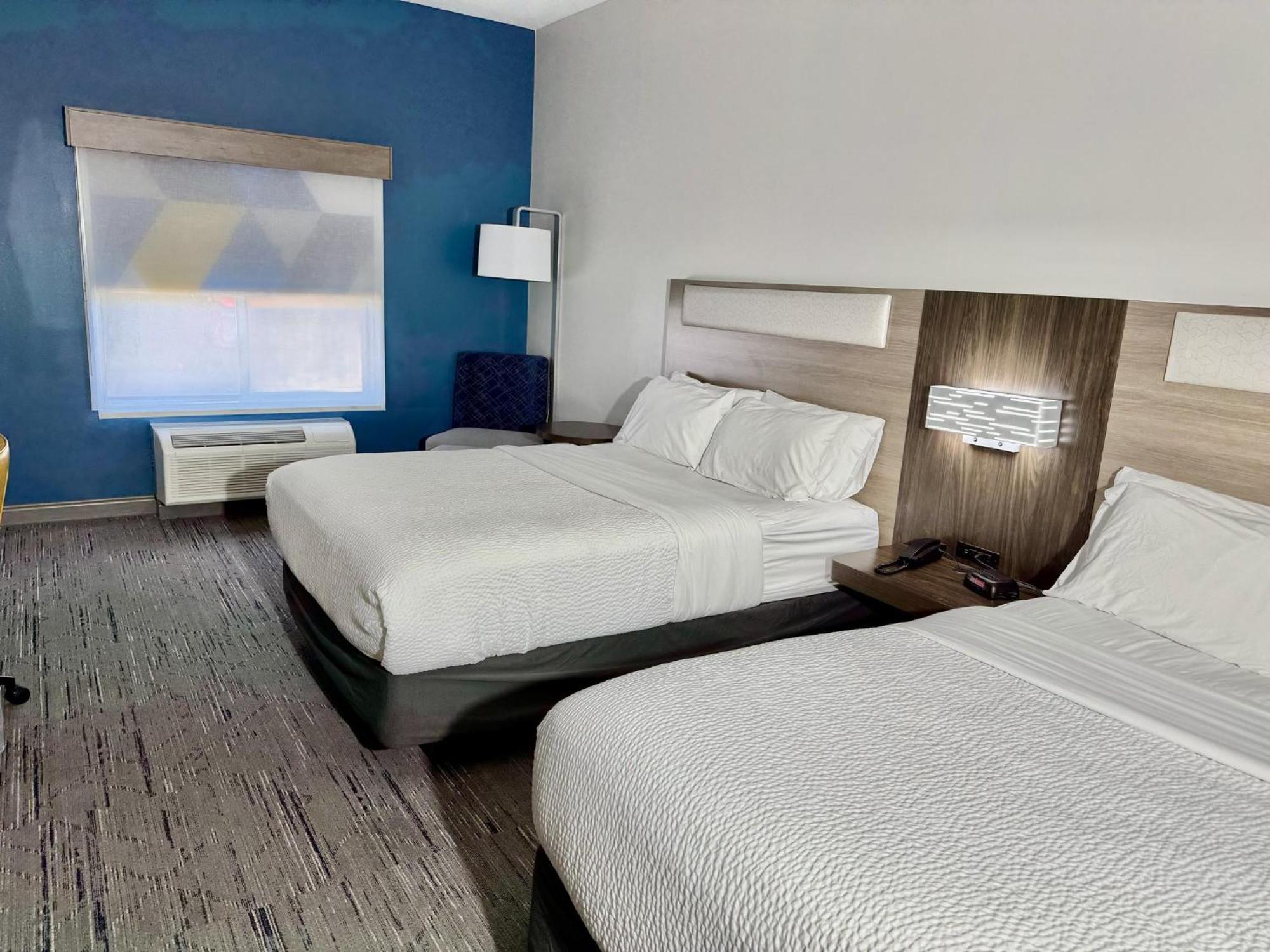 Holiday Inn Express & Suites North Топіка Екстер'єр фото