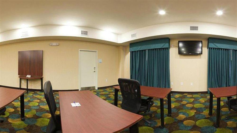 Holiday Inn Express & Suites North Топіка Екстер'єр фото