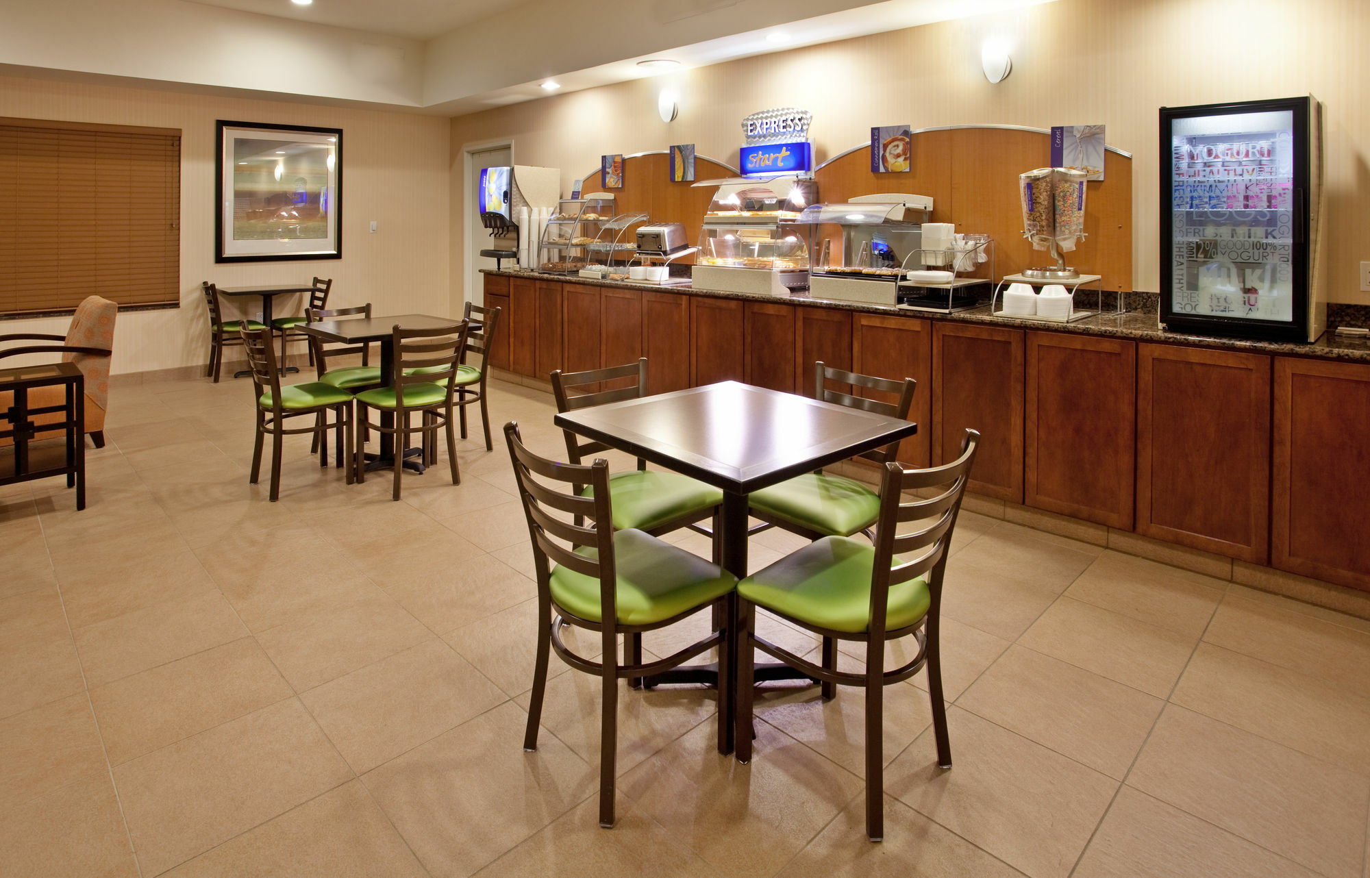 Holiday Inn Express & Suites North Топіка Екстер'єр фото